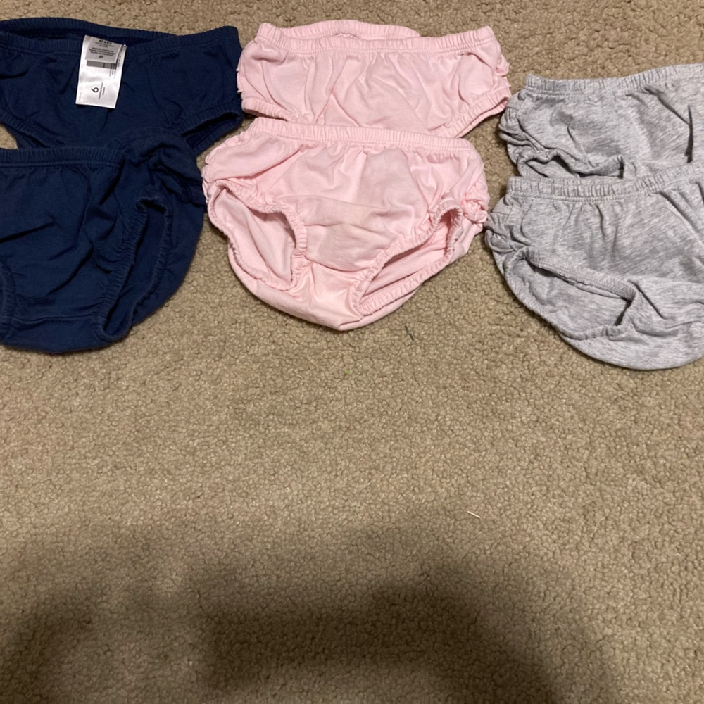 EUC Carter’s baby girl diaper covers size 6mos